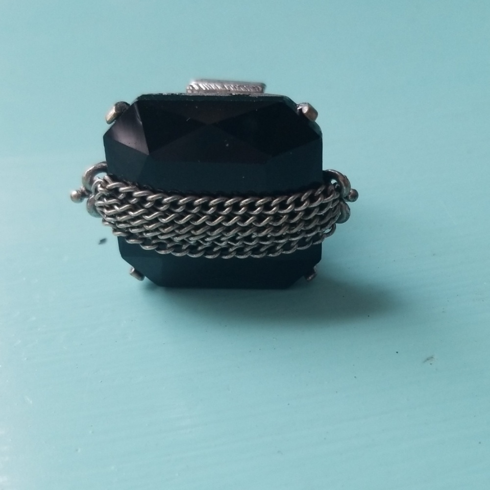 Stretch statement ring
